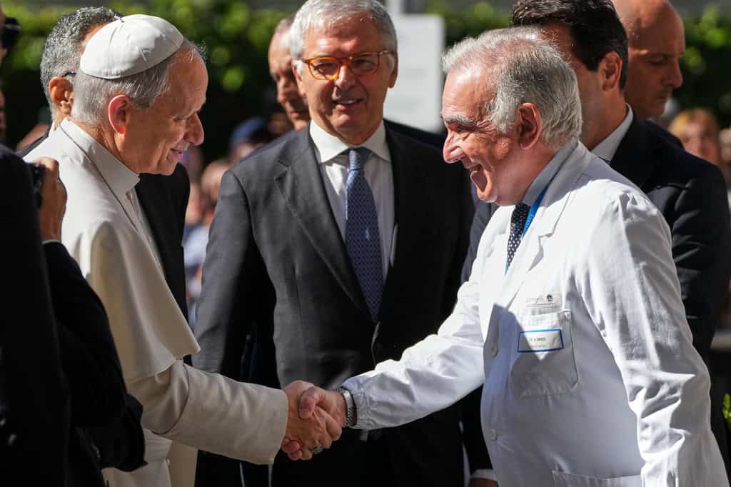 Confirman cáncer de pulmón al papa León XIV; fue operado de emergencia y se recupera en Roma