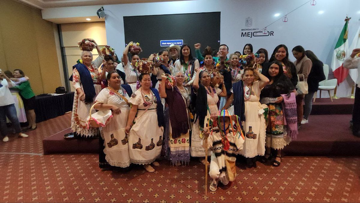 Senadora Celeste Ascencio presenta “MujerEs Michoacán” en FIL Zócalo