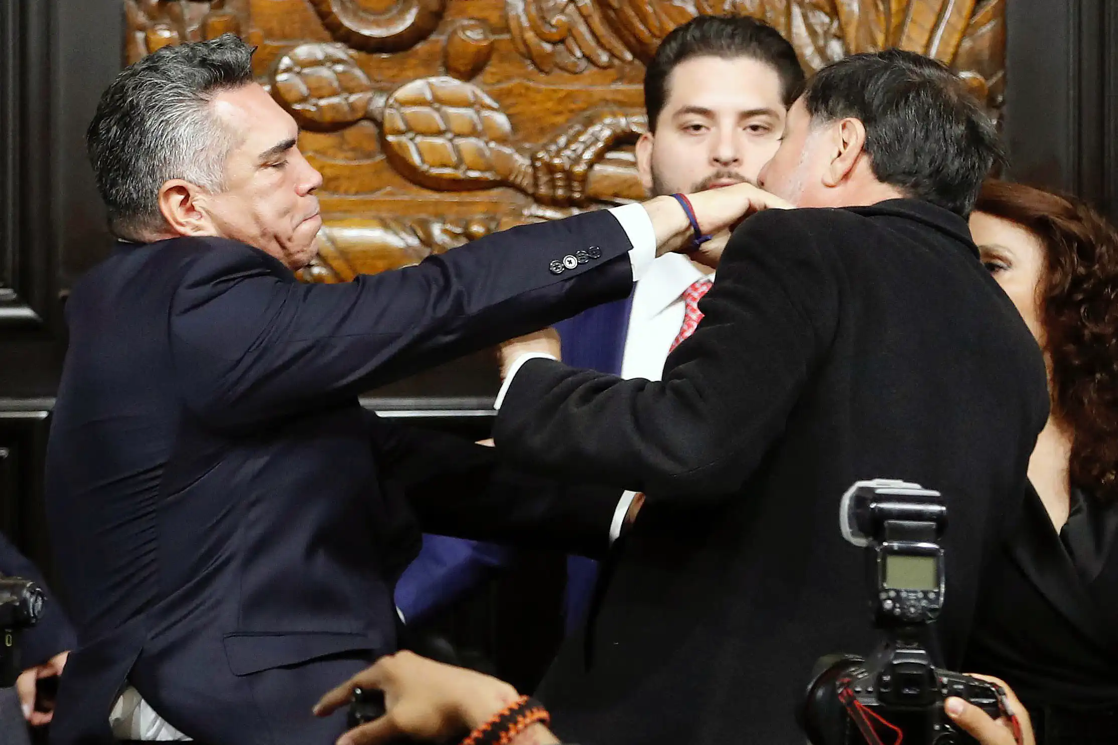 Senadores Moreno y Fernández Noroña: Escalada de agresiones y denuncias tras enfrentamiento