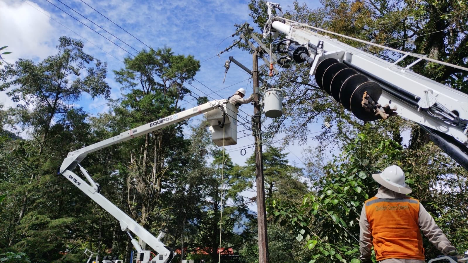 CFE restablece 98.7% de energía tras lluvias en cinco estados