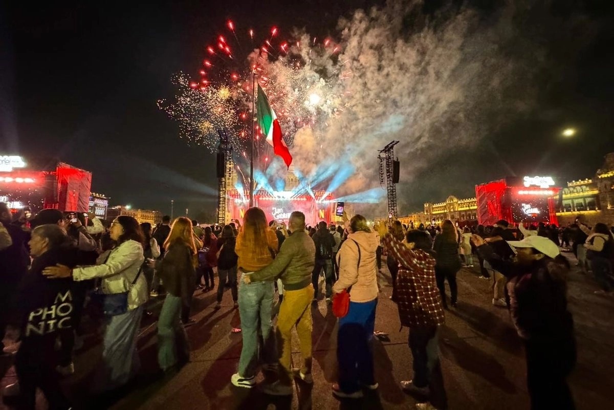 La noche que Juan Gabriel regresó al Zócalo: reviven el concierto de Bellas Artes