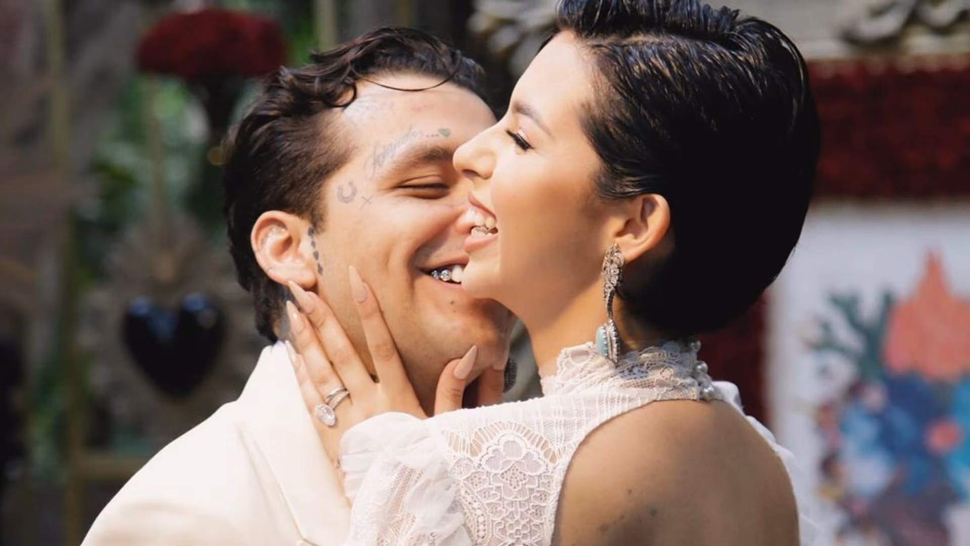 Christian Nodal visa: Captan a Nodal y Ángela Aguilar en consulado Houston