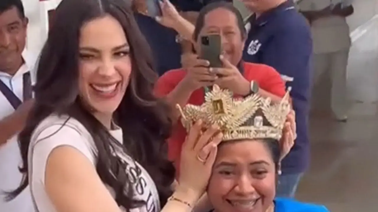 El gesto viral de Fátima Bosch: Miss Universo México entrega su corona a una enfermera