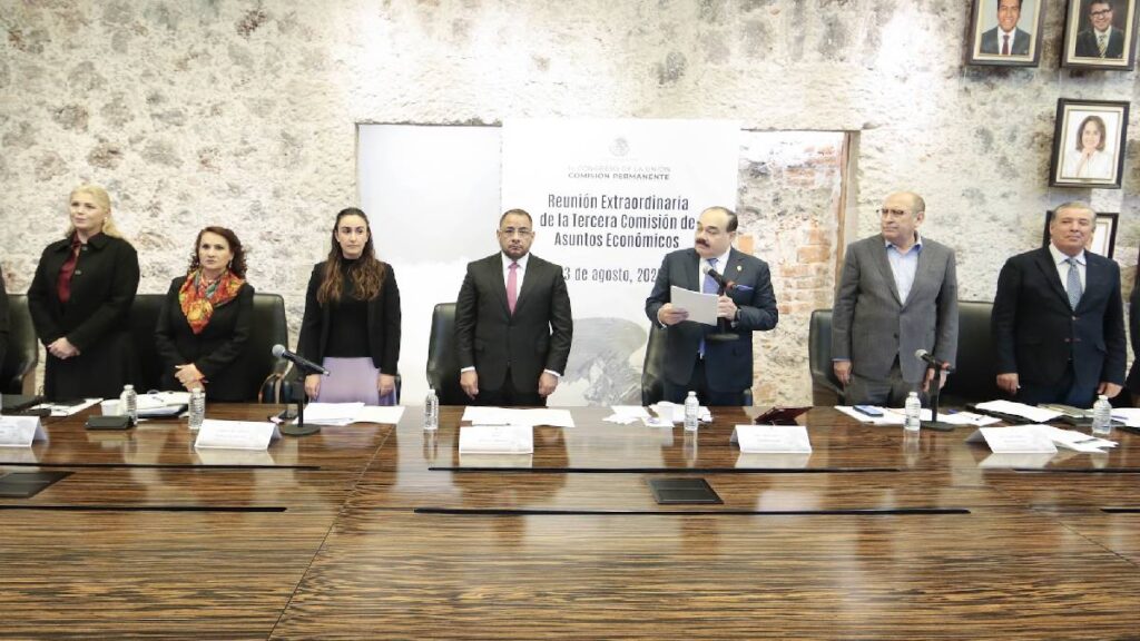 Congreso ratifica a Omar Reyes Colmenares en la UIF y a María Bonilla en Hacienda