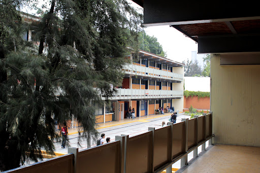Controversia en preparatoria de Guadalajara por cámaras en baños masculinos