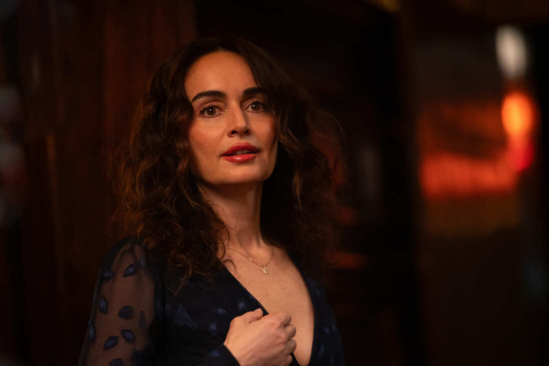Ana de la Reguera debuta como directora explorando las citas después de los 40
