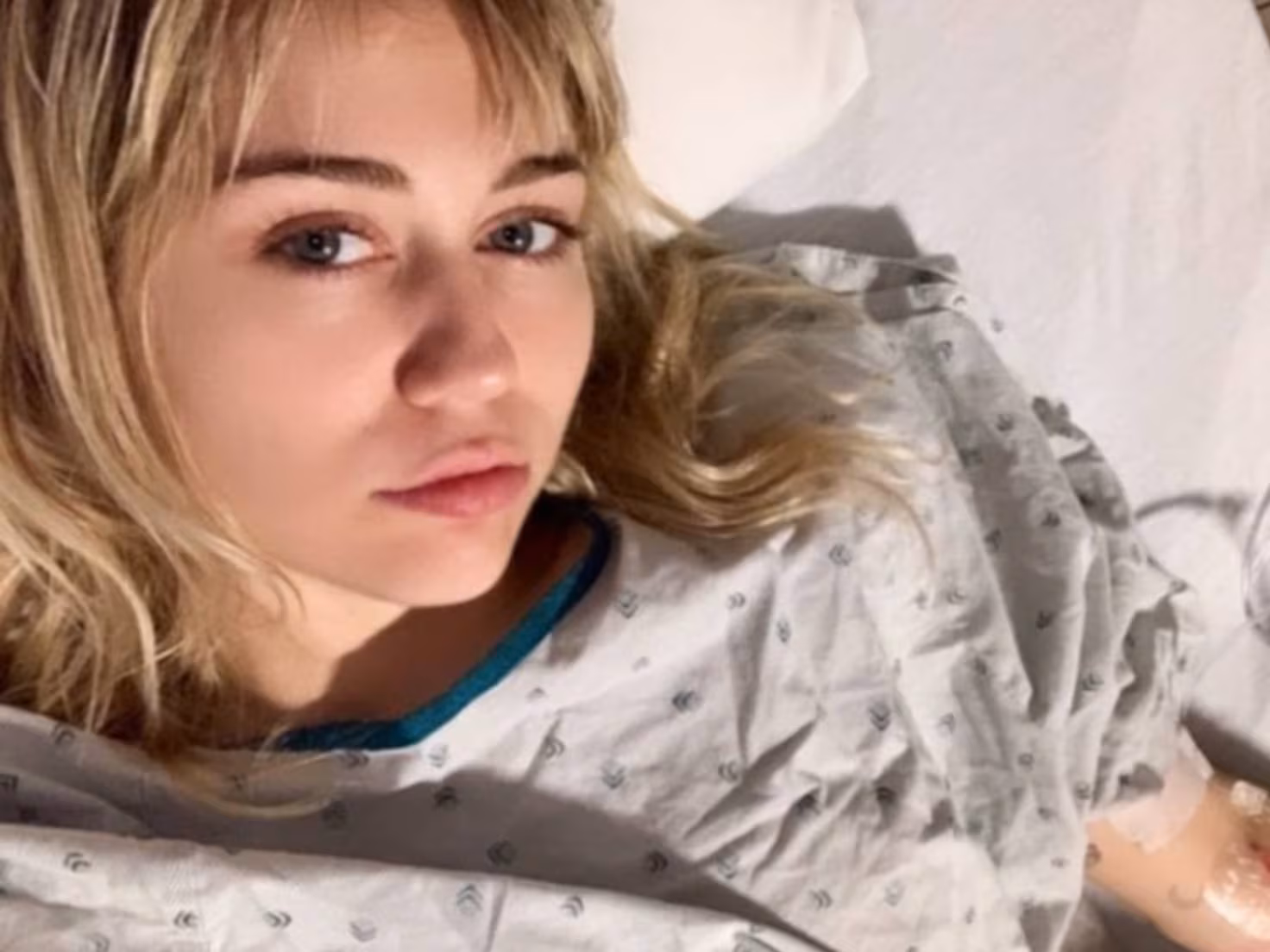 Miley Cyrus hospitalizada de emergencia y con dificultad para caminar