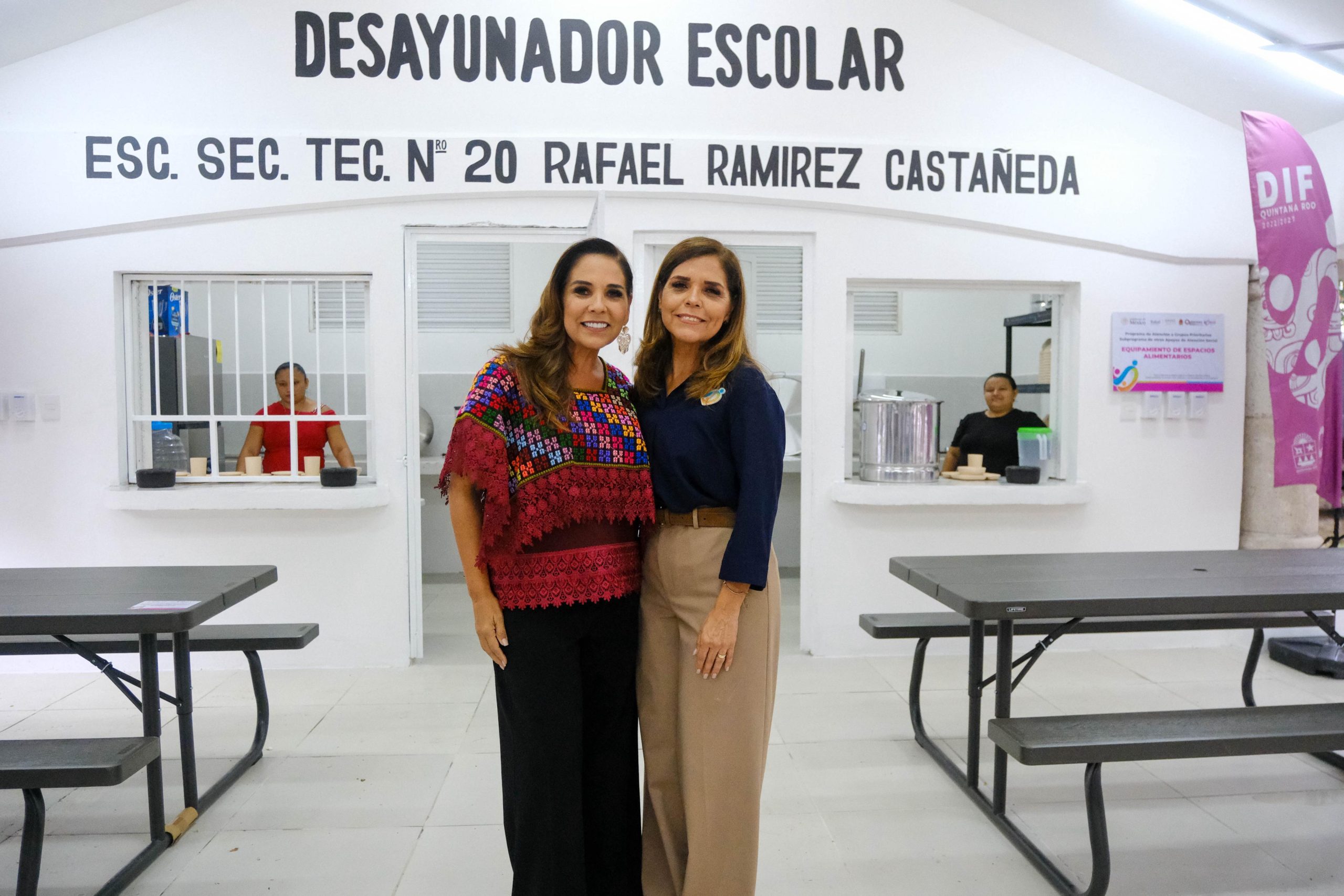 Mara Lezama transforma desayunador en secundaria de Cancún