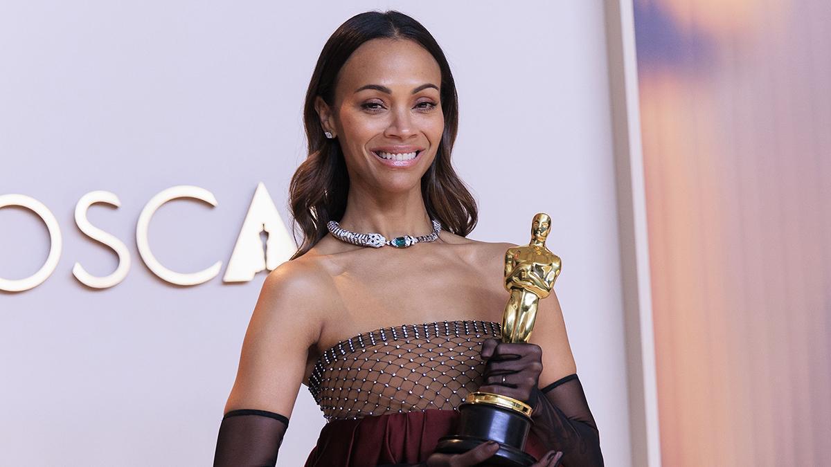 Zoe Saldaña gana el Oscar a Mejor Actriz de Reparto y se disculpa por la controversia de “Emilia Pérez”