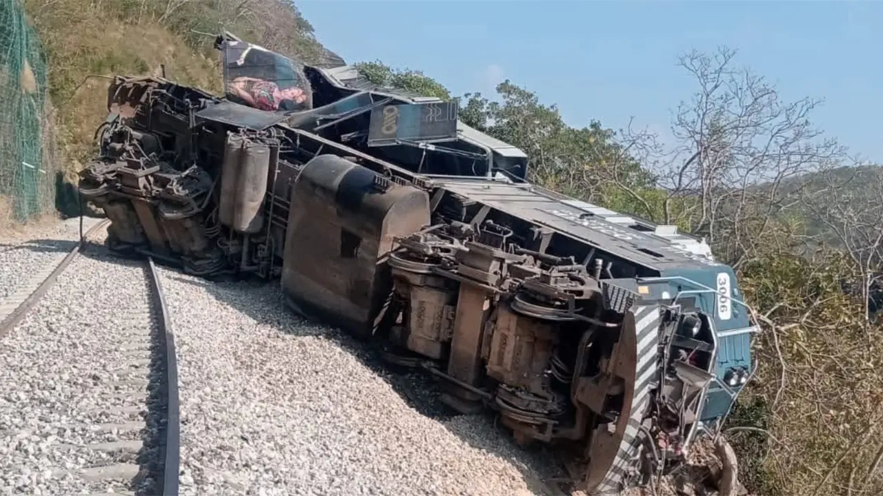El descarrilamiento del tren Transístmico obliga a la FGR a investigar