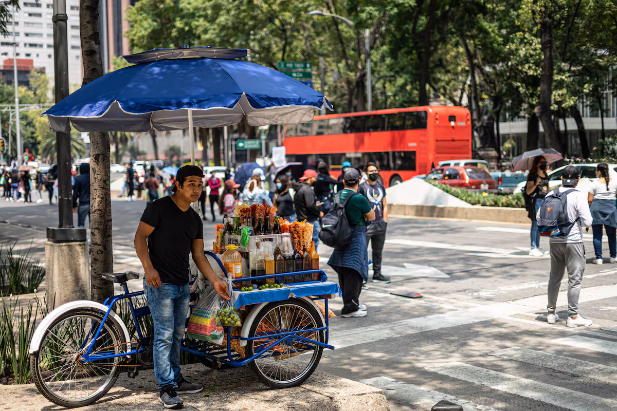 La trampa del crecimiento: 466 mil mexicanos forzados al empleo informal