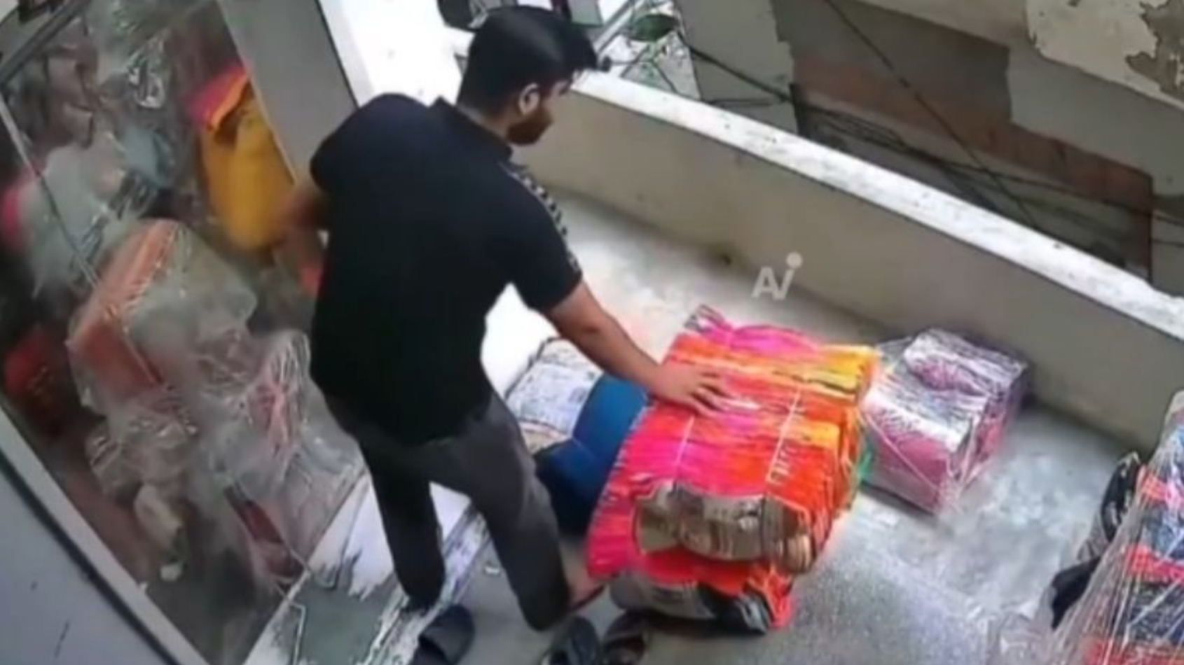Tragedia en India: Distracción fatal causa caída al vacío de trabajador