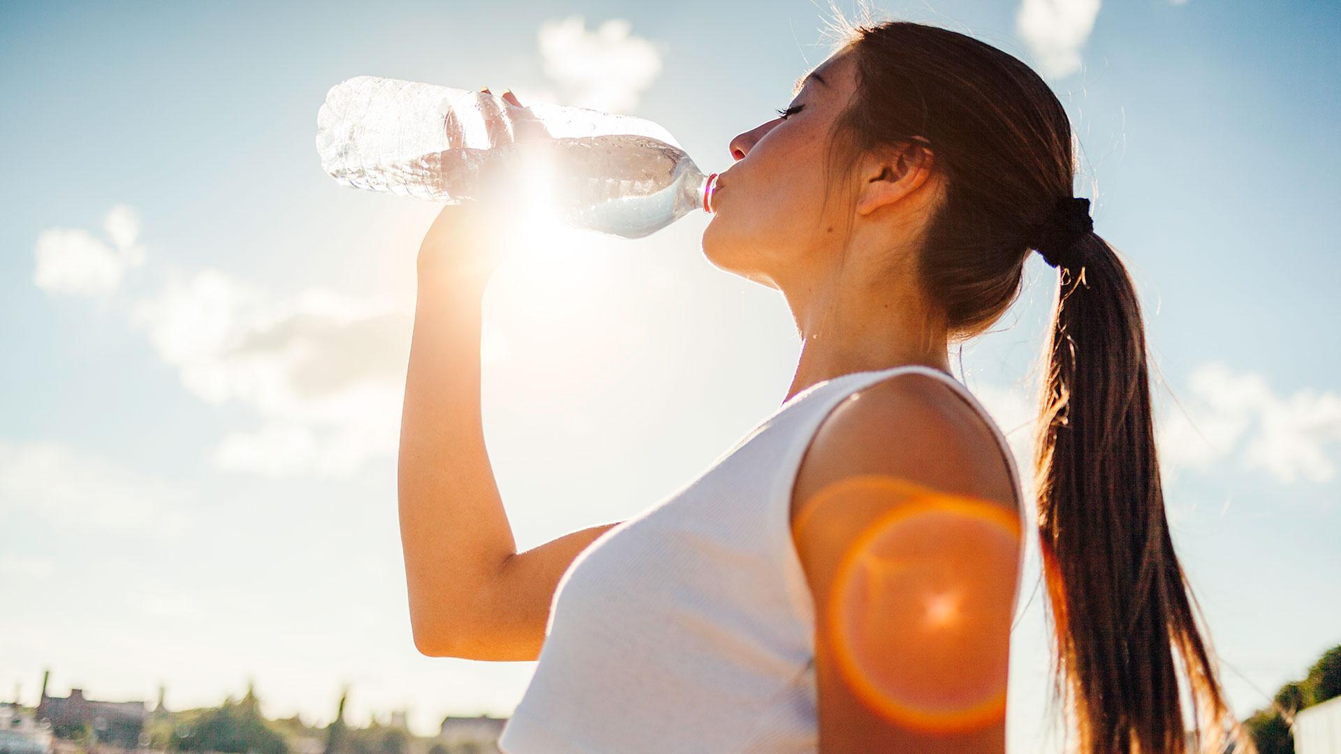 Hidratación en olas de calor: la clave vital que muchos ignoran
