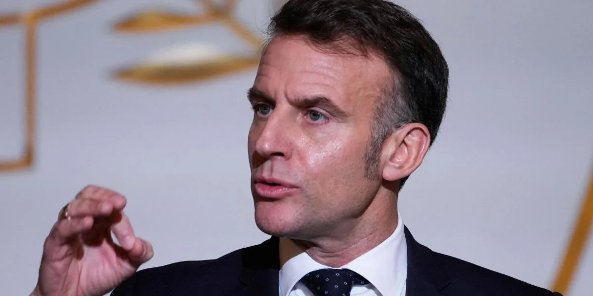 Emmanuel Macron prohíbe marchas no sindicales por disturbios