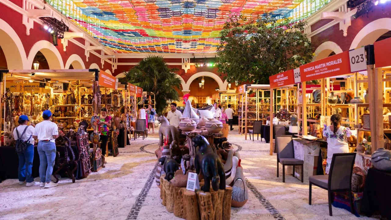 Conoce la Feria Xcaret donde 146 artesanos transforman la Riviera Maya