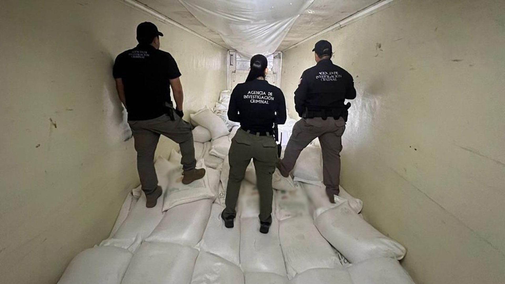 Cae camión refrigerado con 320 kg de metanfetamina en Sinaloa