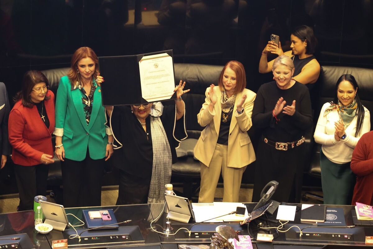 El dilema de la FGR: Ernestina Godoy frente al reto de la autonomía