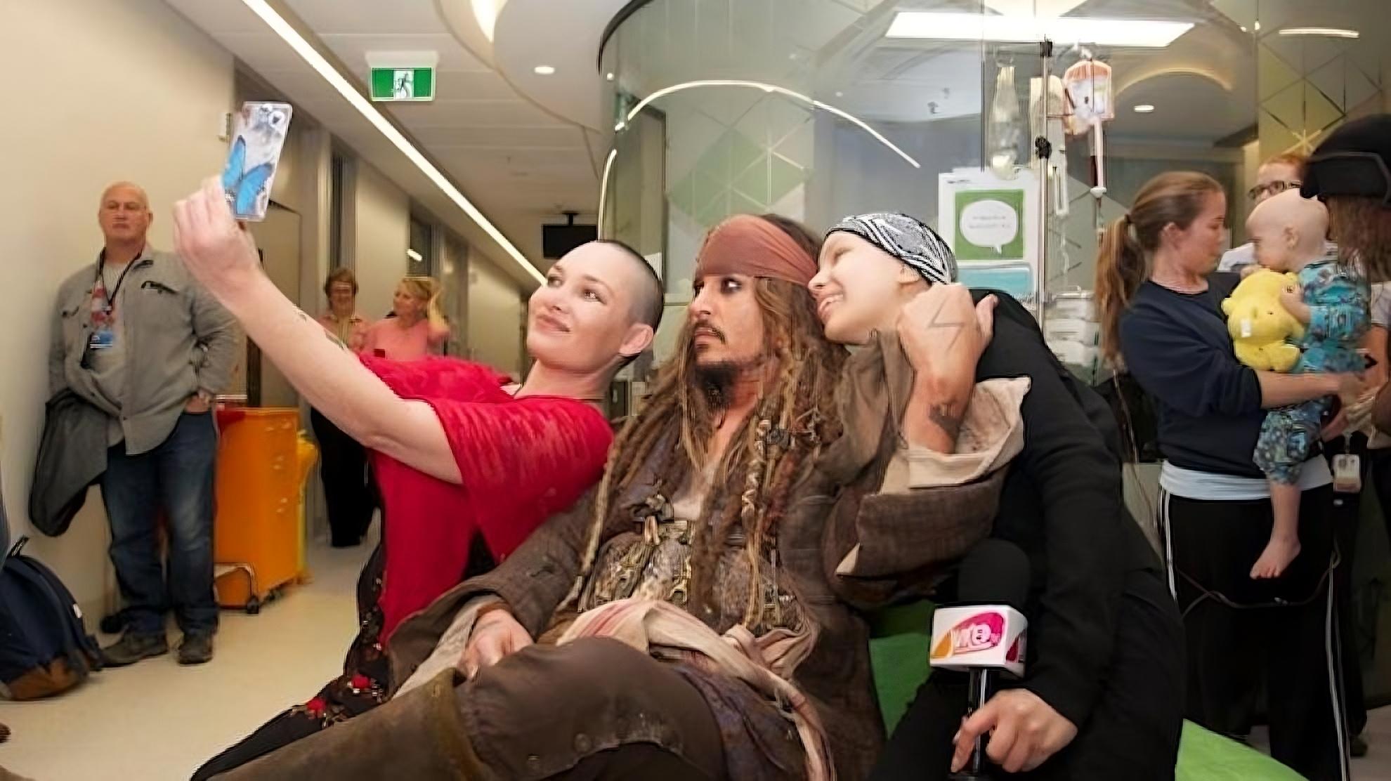 Johnny Depp Jack Sparrow hospital: Emotiva visita sorpresa en Madrid