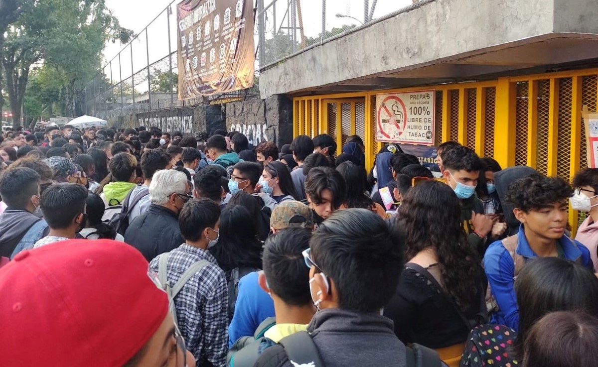 Encapuchados toman Prepa 5 en CDMX exigiendo más seguridad