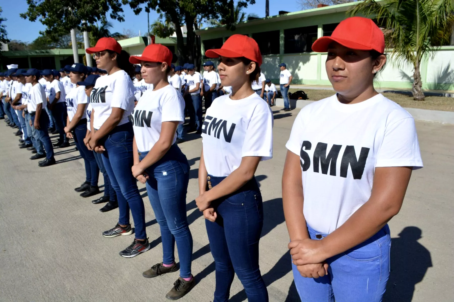 El servicio militar nacional será obligatorio para las mujeres en 2026