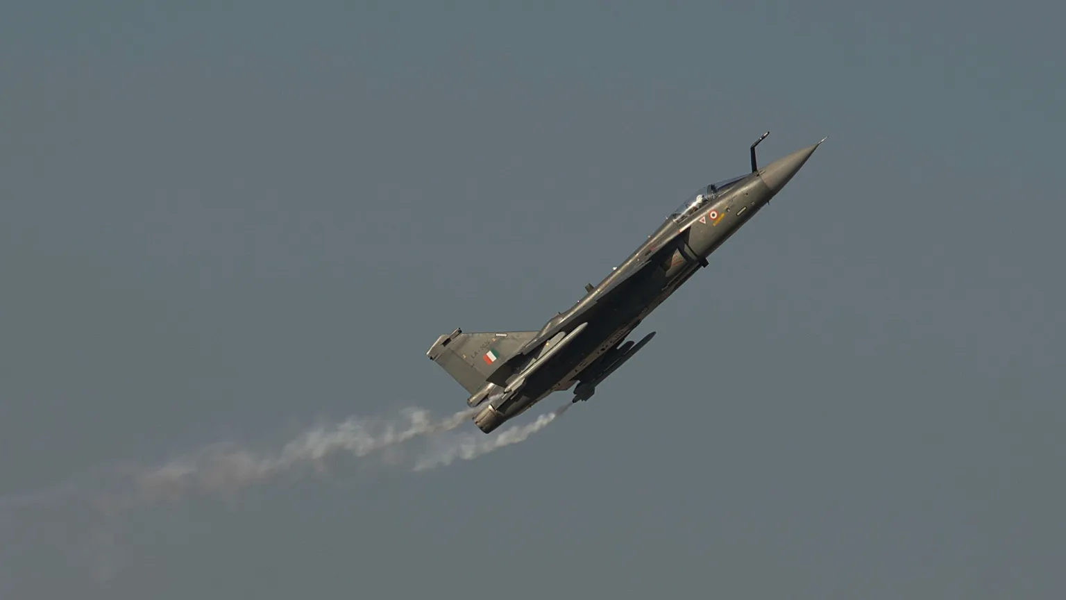 Momentos de pánico: el accidente aéreo del HAL Tejas en Dubái 2025