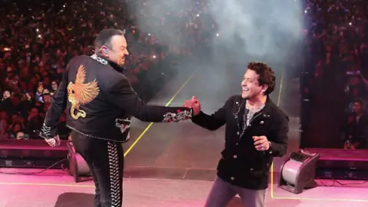 Nodal y Pepe Aguilar sellan unión en escenario: “Música y familia”