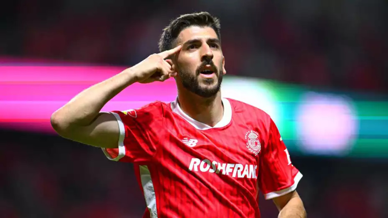 Paulinho explota la afición de Toluca con golazo acrobático ante Juárez