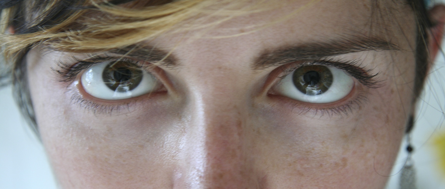 La mirada fija ininterrumpida: decodifica su significado real