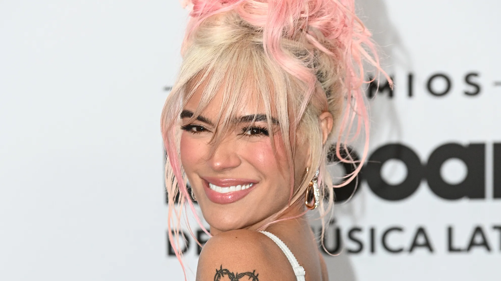 Se declara “fan”: la explosiva reacción de Karol G al conocer a Los Tigres del Norte
