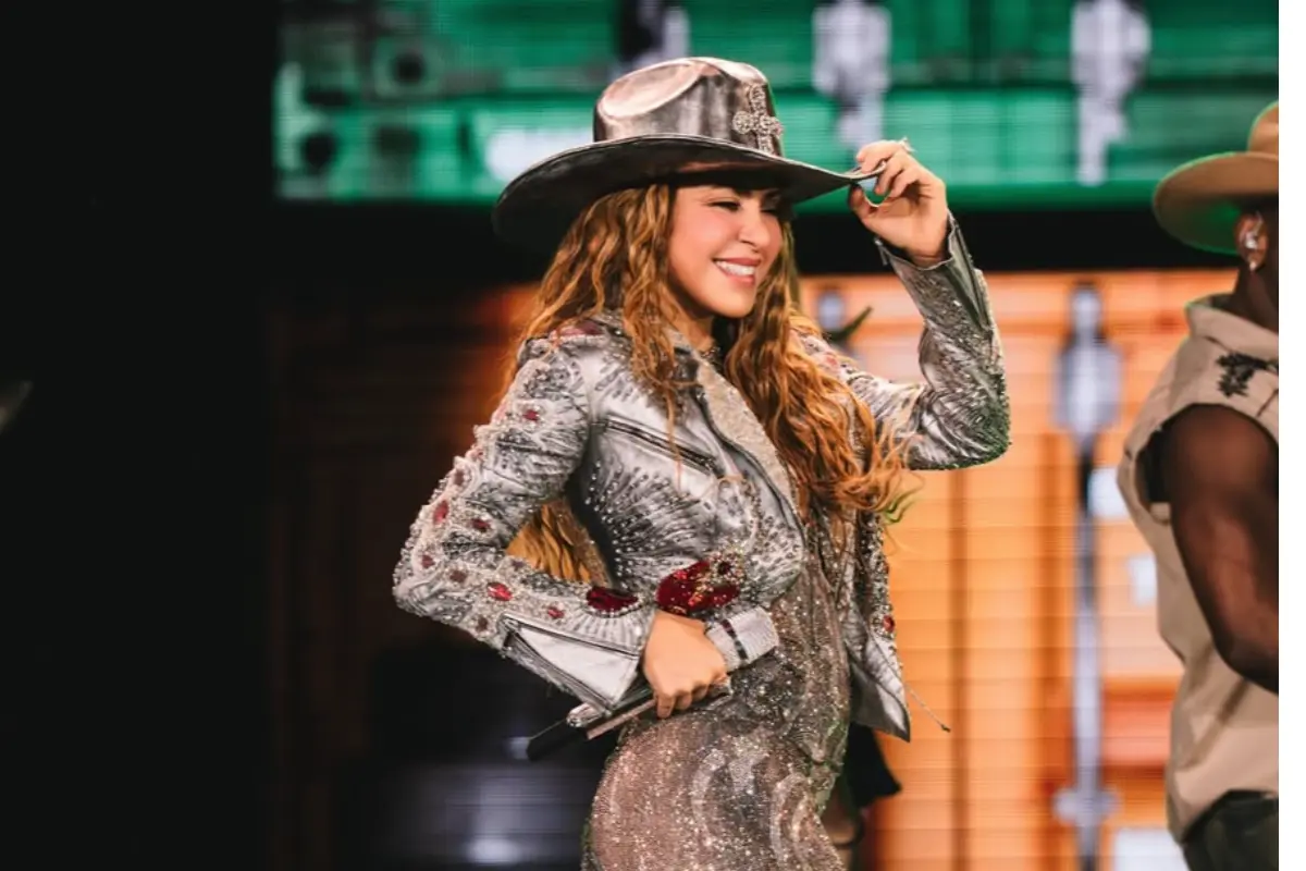 Antonio de la Rúa sorprende en concierto de Shakira y desata rumores