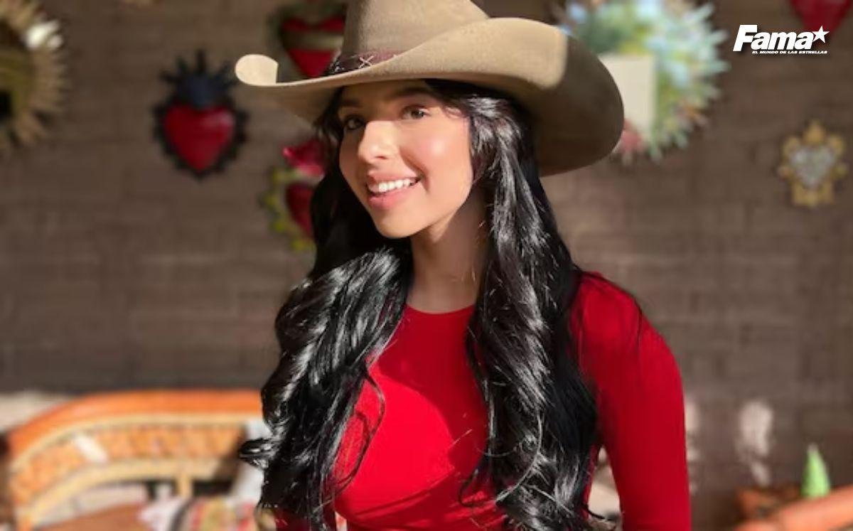 Ángela Aguilar en Casa de “El Indio” Fernández: Un Peinado Desata un Debate Cultural