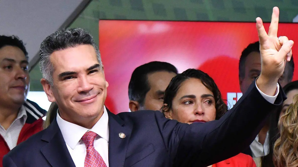 Alito Moreno arremete contra panistas por frenar alianzas