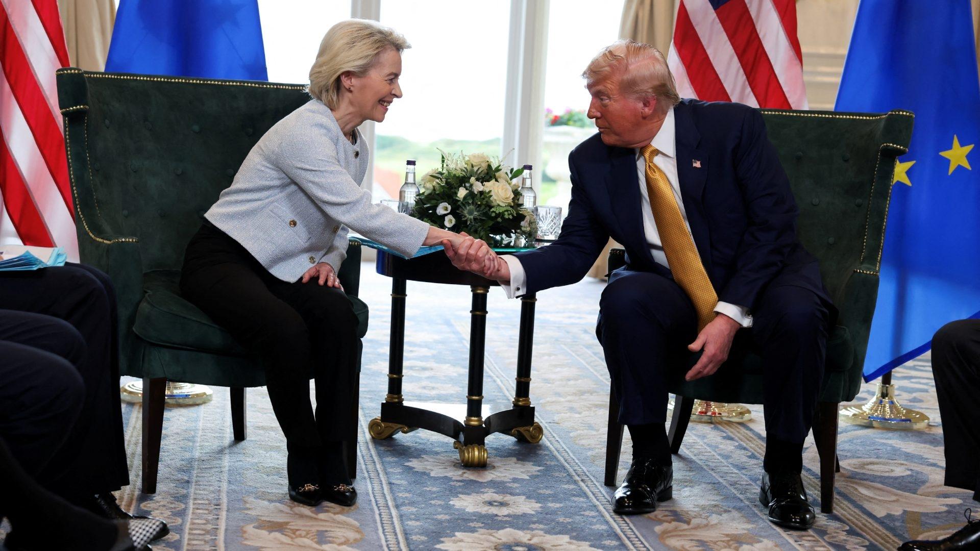 Trump anuncia un acuerdo comercial con la UE y una tarifa del 15 %