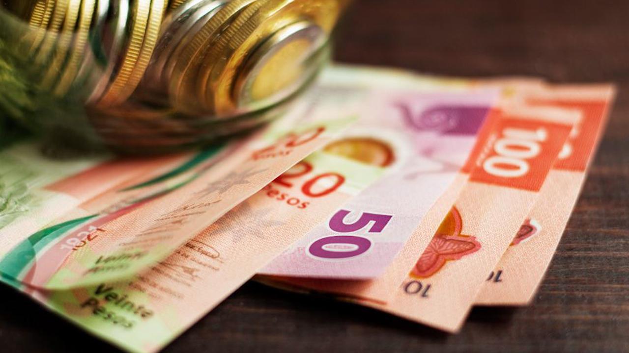 Peso mexicano en caída: arranca en 20.40 por dólar tras euforia efímera