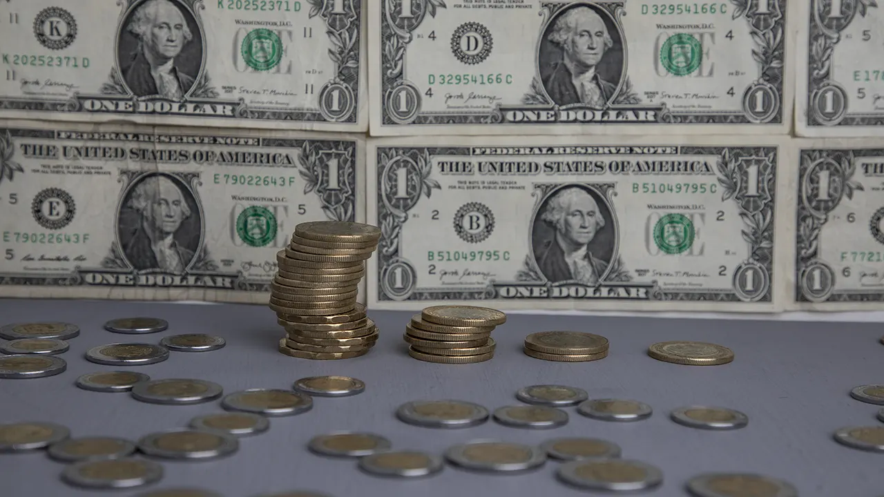 La ofensiva de Trump en la Fed impulsa al peso mexicano