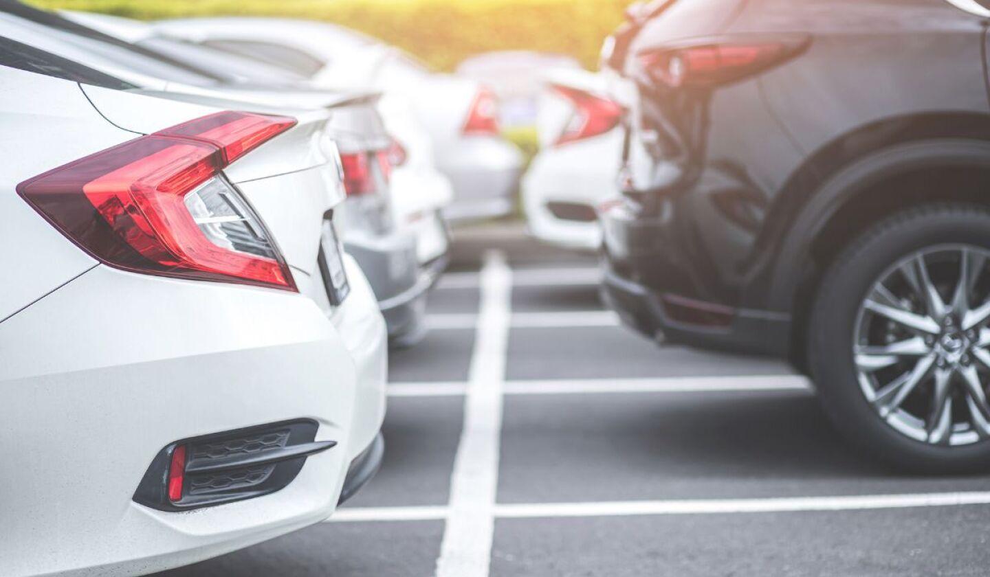 La estafa del buen samaritano: el nuevo fraude que acecha tu auto