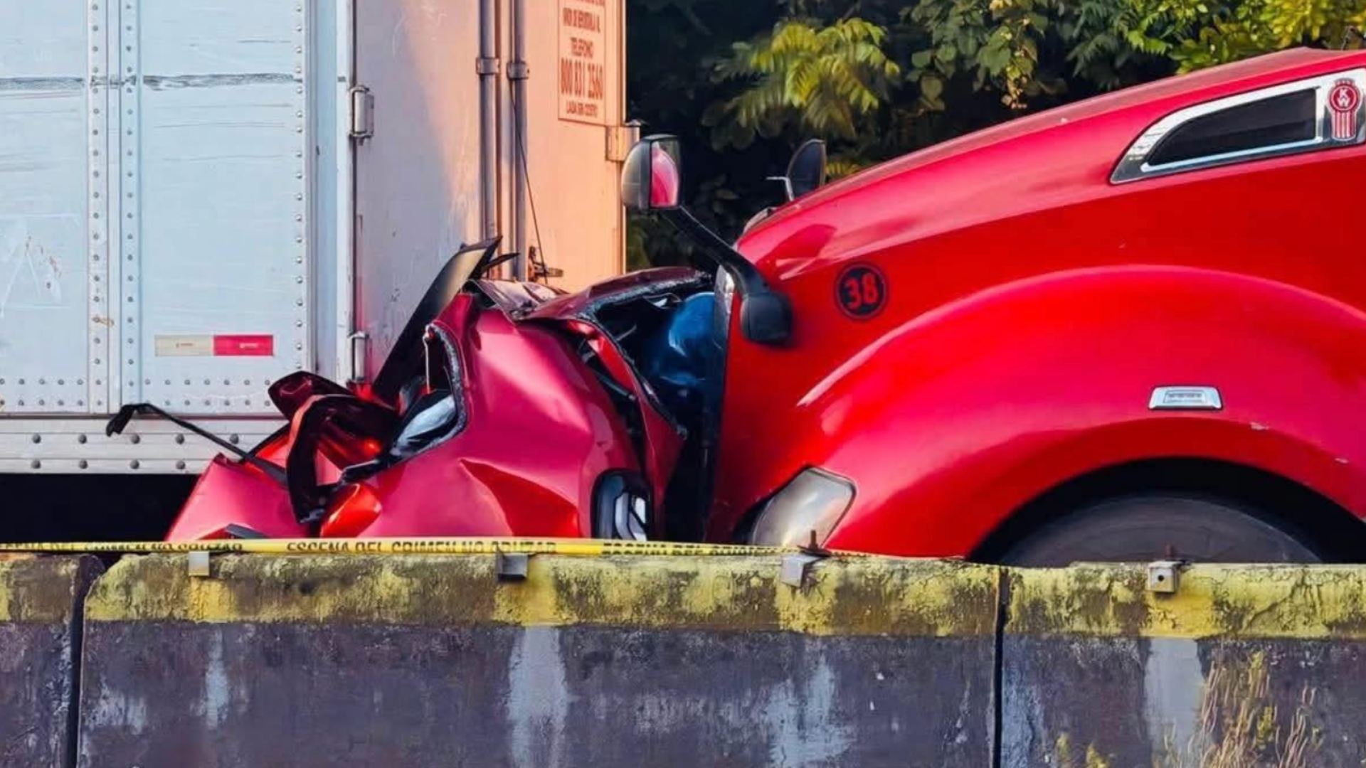 Veracruz: La tragedia captada en video, madre e hija sobreviven a choque brutal