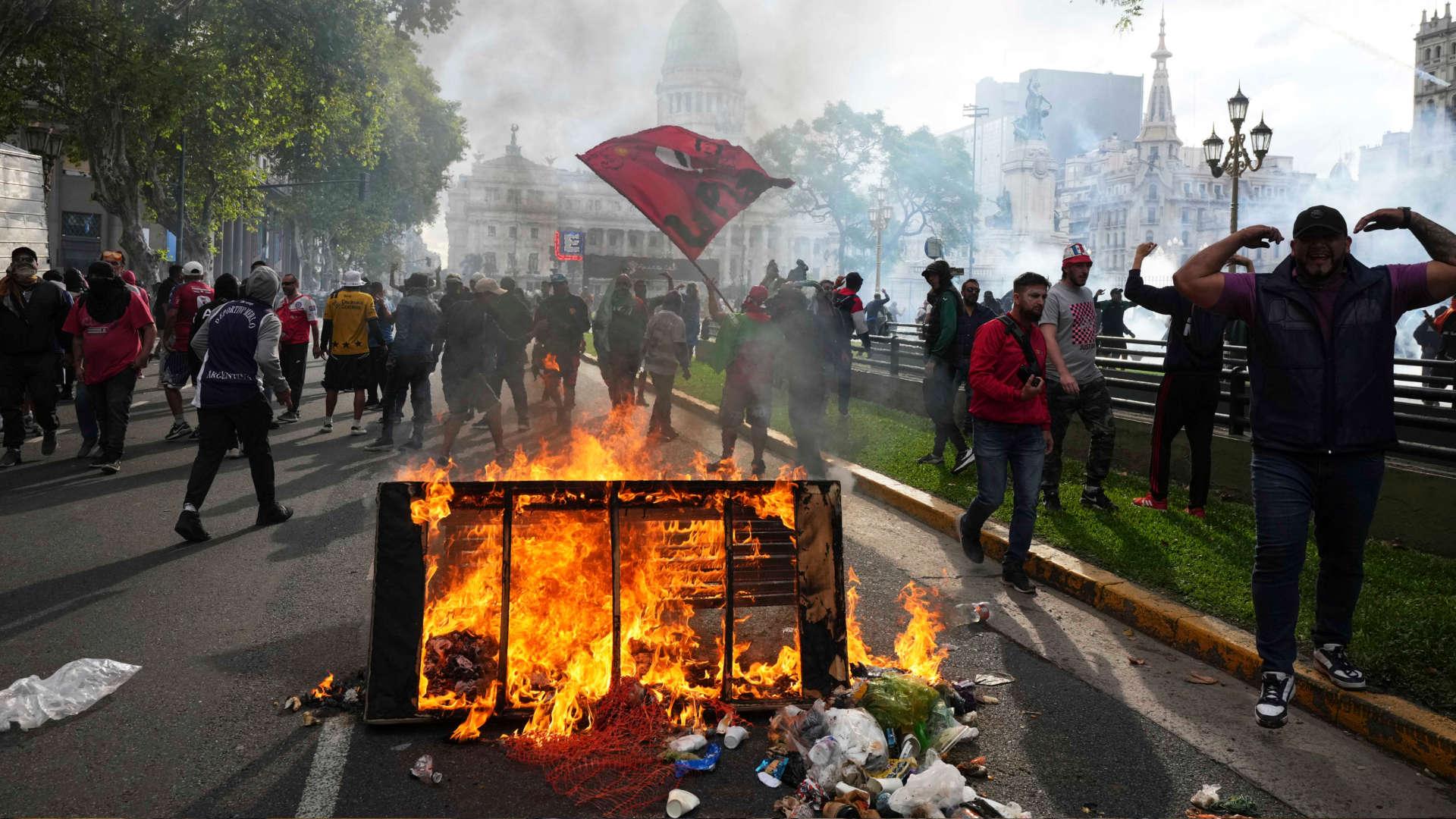 Protesta de jubilados en Argentina termina en violenta represión policial