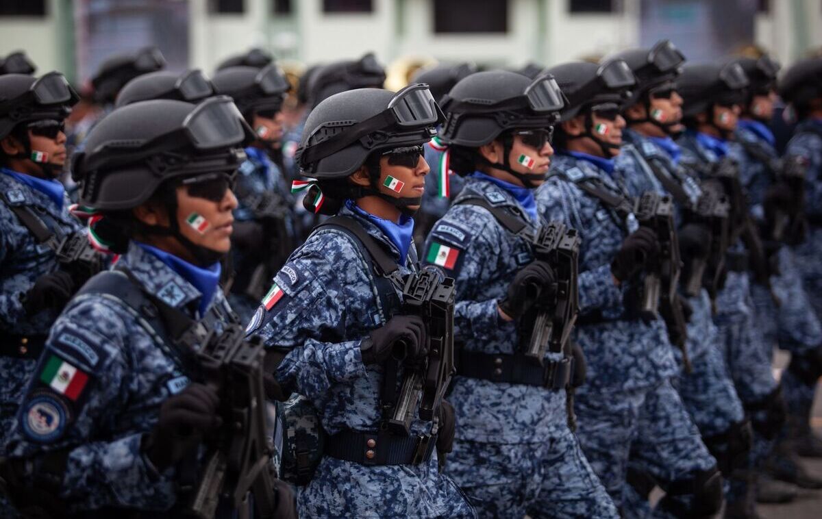 Un gesto inolvidable: Soldados y civiles en el Desfile Militar de 2025