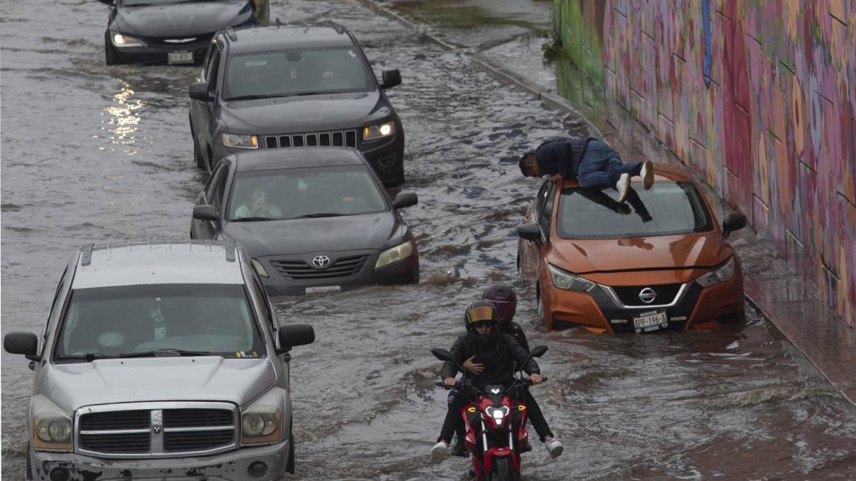 Caos en la México-Pachuca por lluvias: Deslave, inundaciones y precauciones