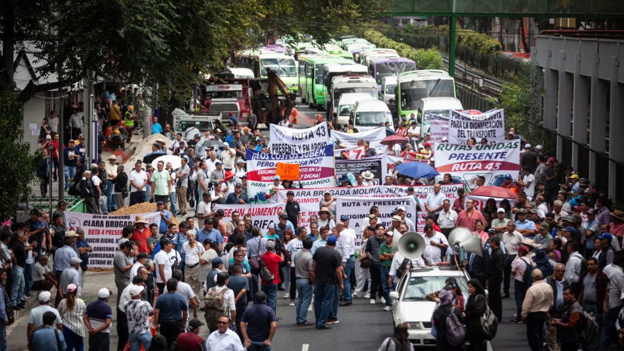 Transportistas de Ciudad de México exigen homologar tarifa a 14 pesos