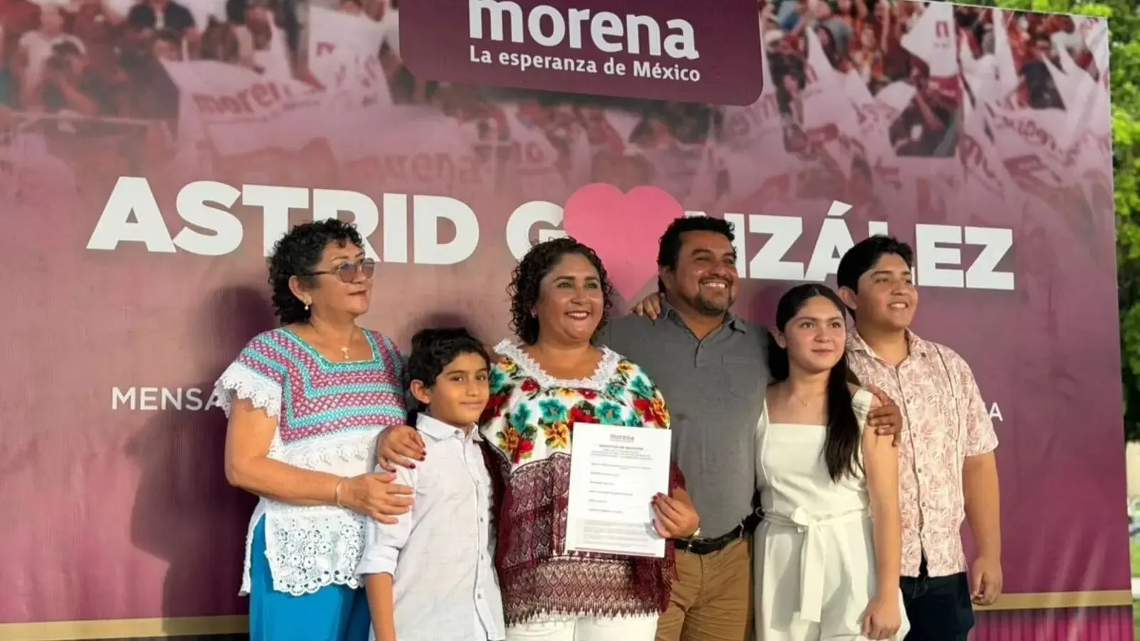 Astrid González formaliza registro para la coordinación de Morena en Bacalar