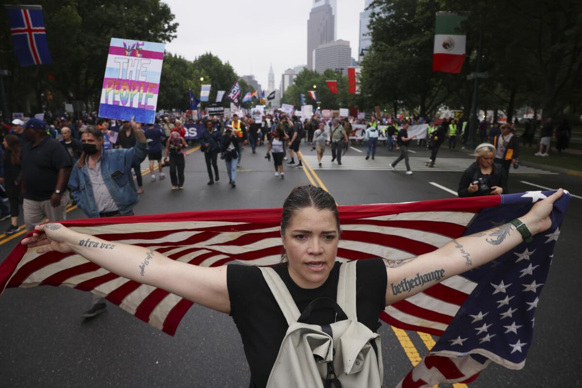 Protestas masivas contra Trump sacuden a Estados Unidos