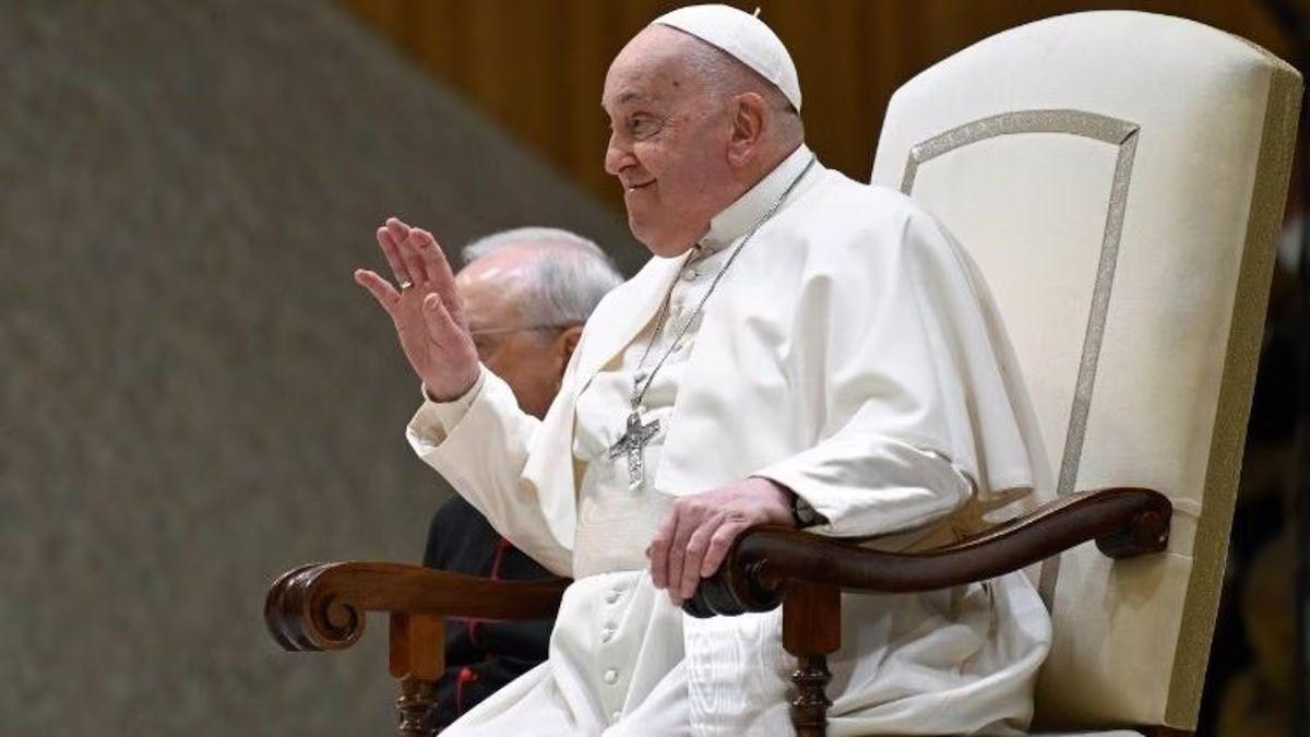 Papa Francisco muestra mejoría tras neumonía: ¿Cuándo recibirá el alta?