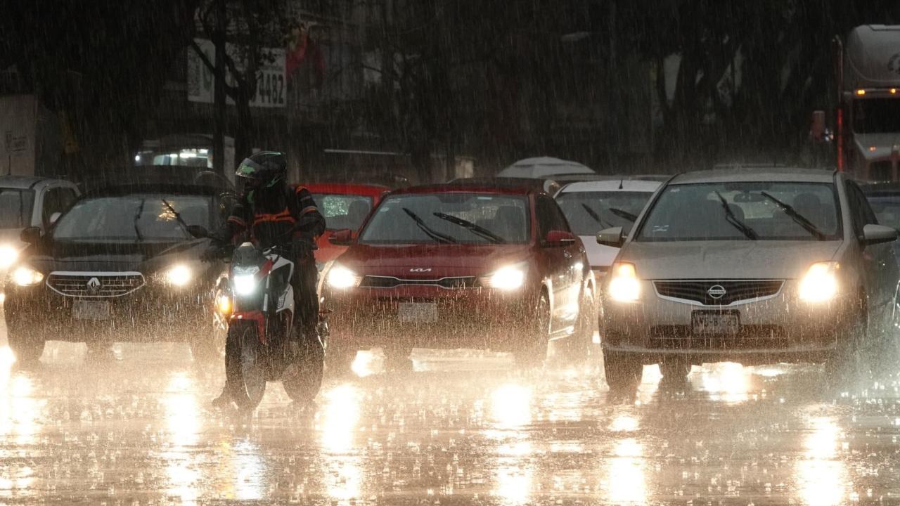 Frente frío 40 paraliza a México: Lluvias extremas y vientos arrasan 23 estados