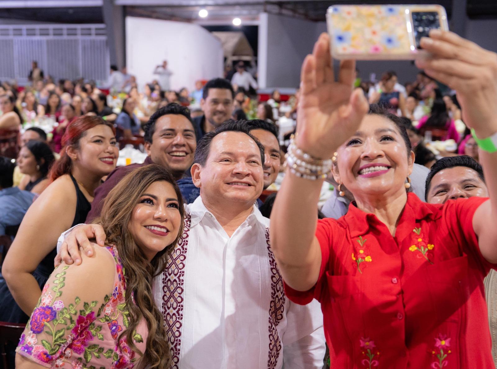 Diálogo permanente con maestros: el compromiso educativo de Yucatán