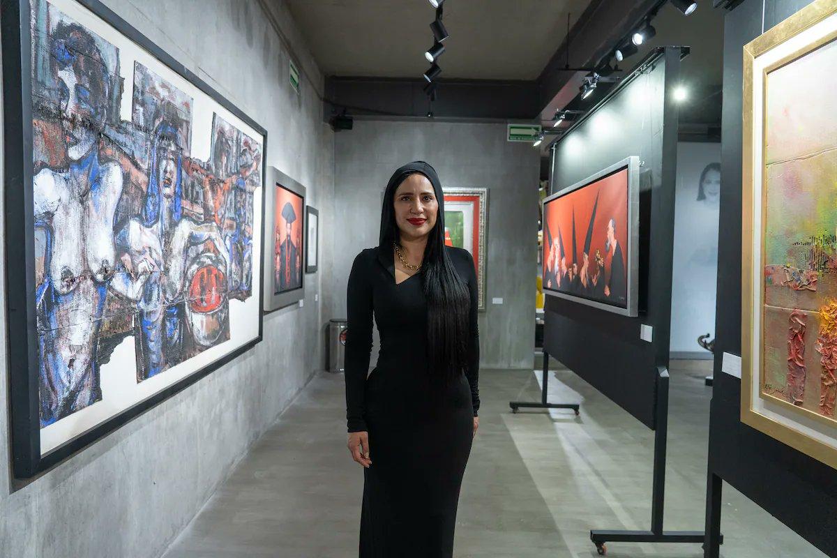Sandra Cuevas reaparece con su galería de arte tras semanas de ausencia