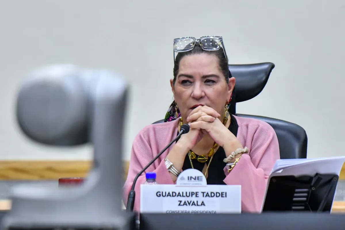 Guadalupe Taddei renuncia al INE tras escándalo por presunta corrupción y contratos millonarios