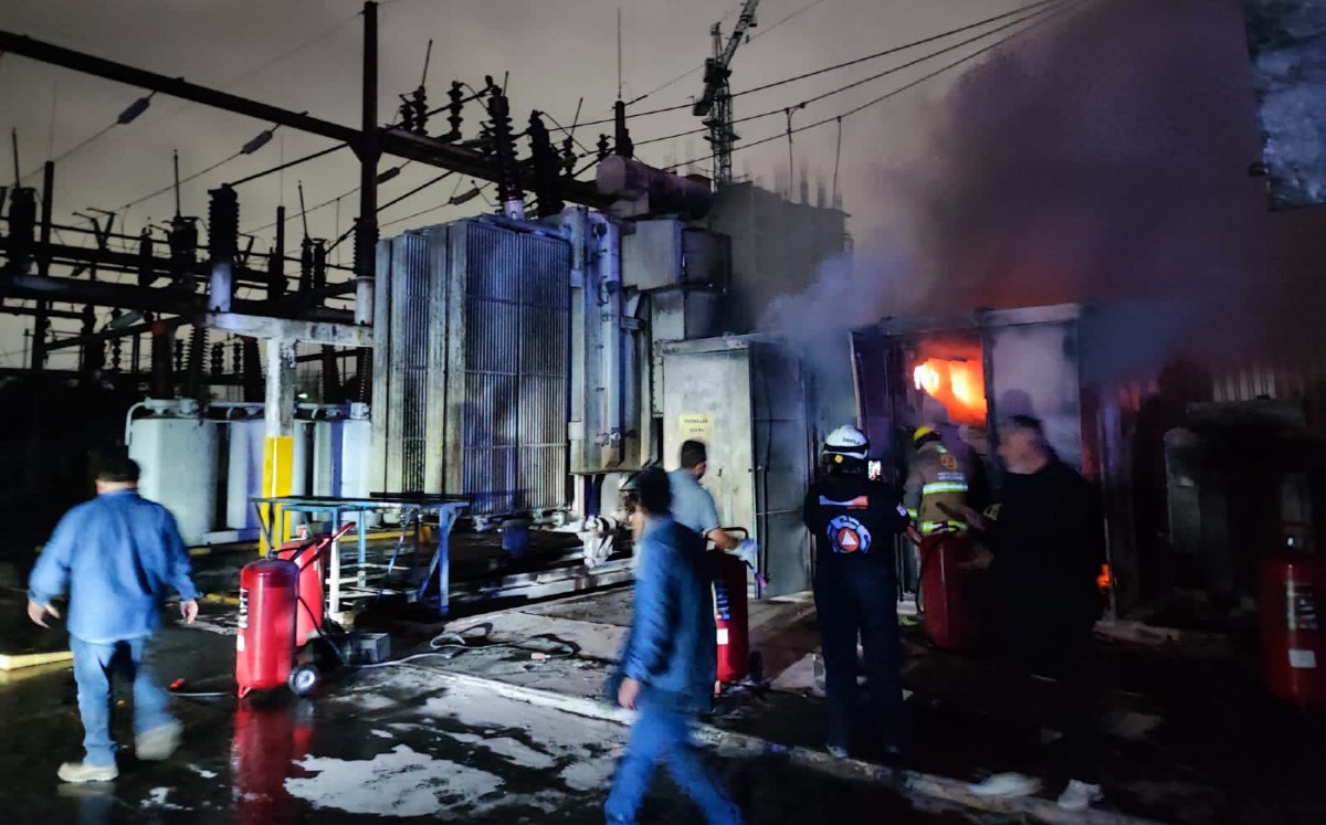 Incendio por rayo en subestación de CFE causa apagón en Monterrey