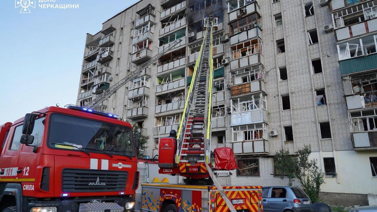 Ataque ruso masivo en Ucrania: un piloto y un civil muertos